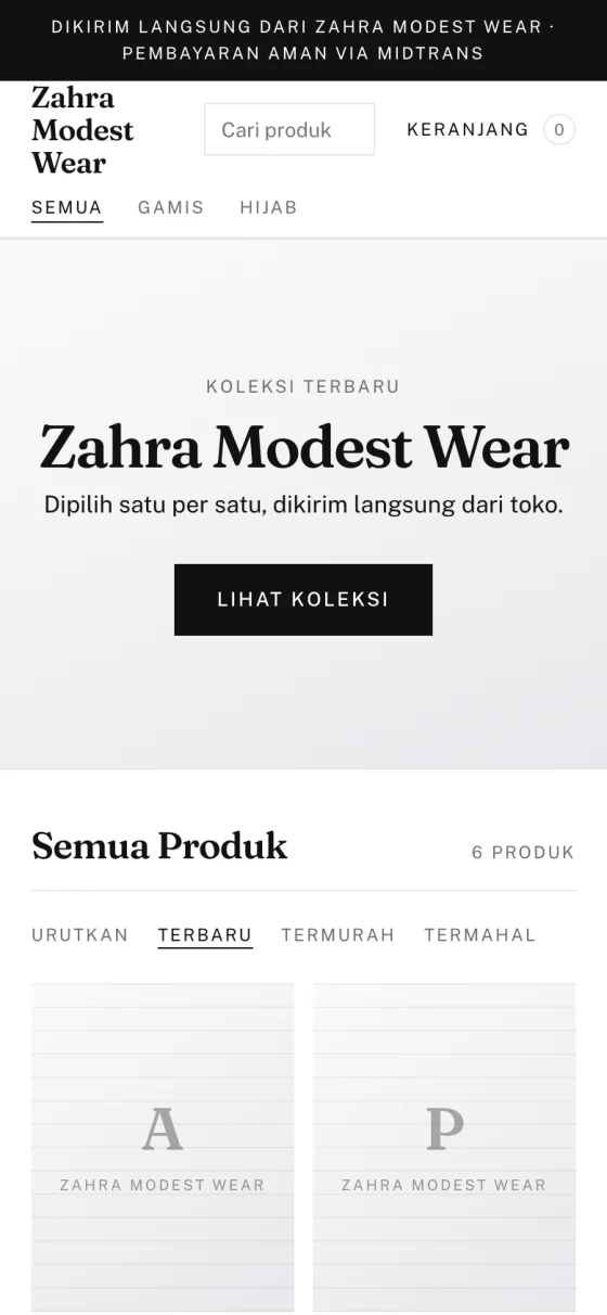 Toko yang sama dibuka di HP: bar pengumuman, header dengan keranjang, hero, lalu grid produk dua kolom yang tetap rapi di layar sempit.